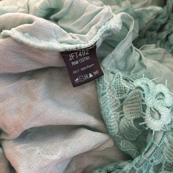 VICI up in the clouds off the shoulder tunic M - Picture 8 of 8